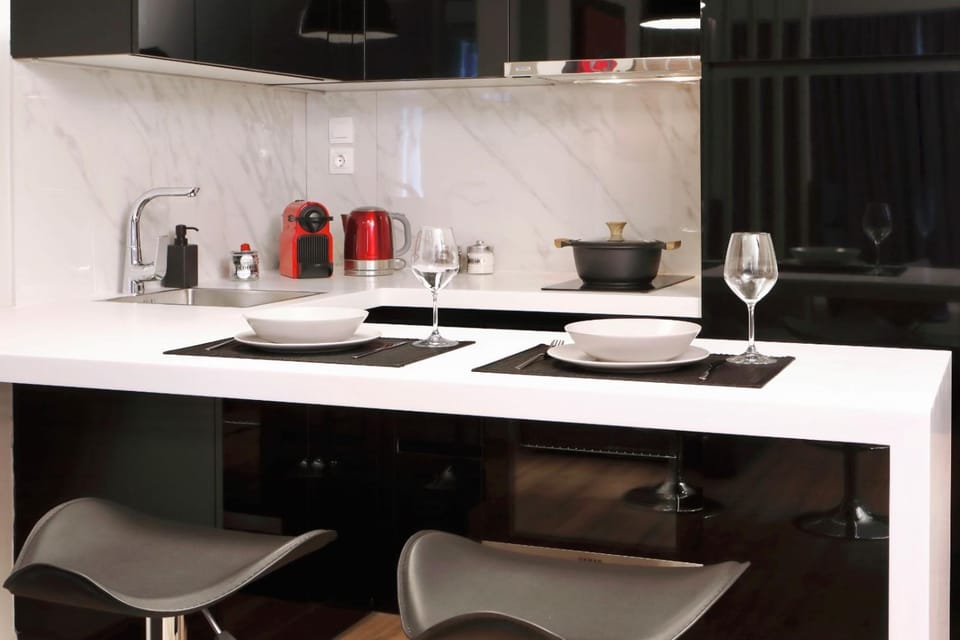Dining area, kitchen