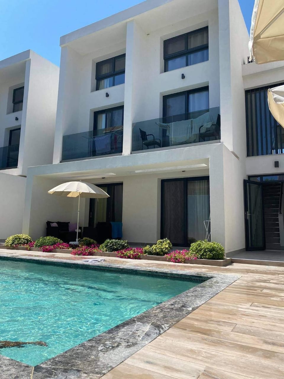 Property building, Swimming pool, Swimming pool