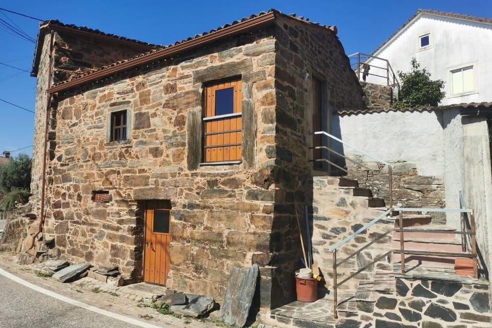 Casa do Linho 400 year old country cottage House in Portugal
