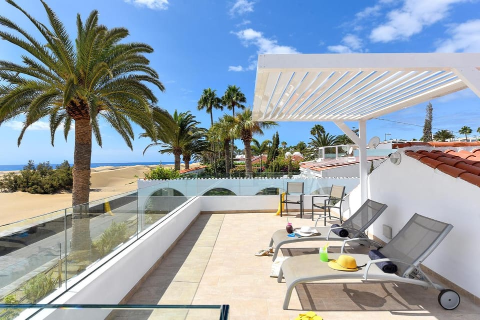 Day, Natural landscape, Solarium, View (from property/room), Balcony/Terrace, Seating area, Beach, Landmark view, Pool view, Sea view, sunbed