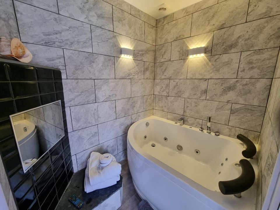 Bathroom, Spa and wellness centre/facilities, Bath