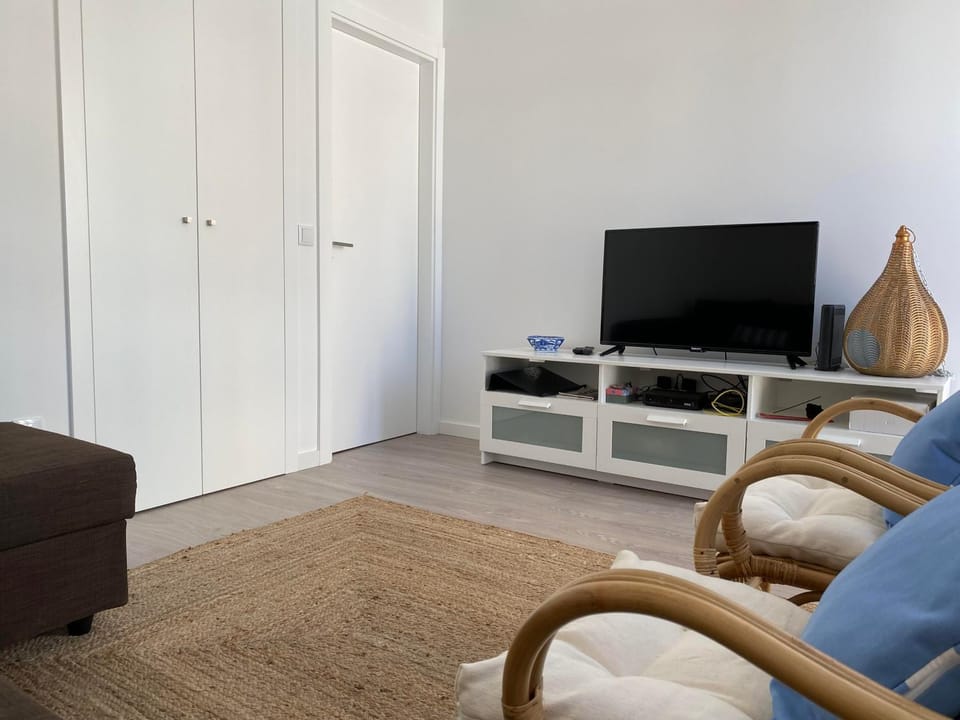 Communal lounge/ TV room, TV and multimedia, Living room, Seating area