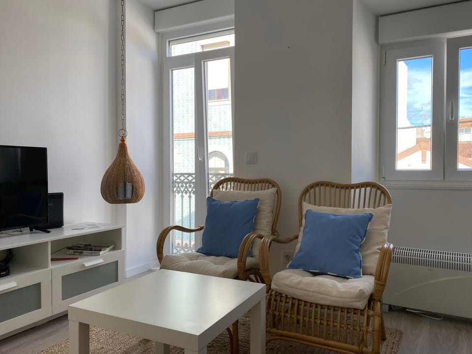 Communal lounge/ TV room, TV and multimedia, View (from property/room), Seating area, Area and facilities