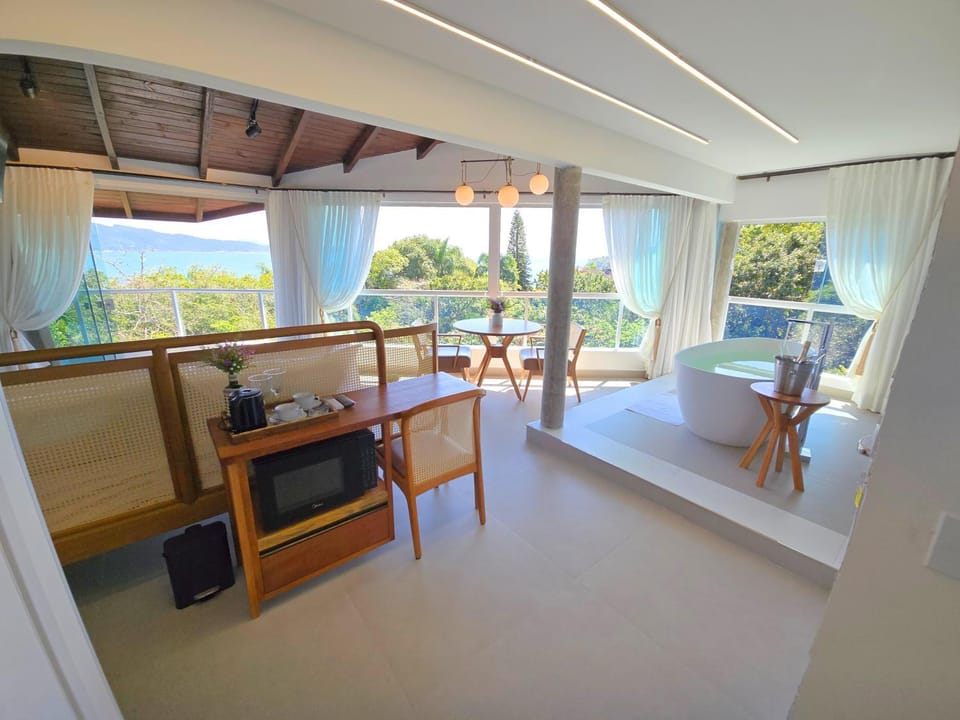 Natural landscape, View (from property/room), Photo of the whole room, Sea view, Bath