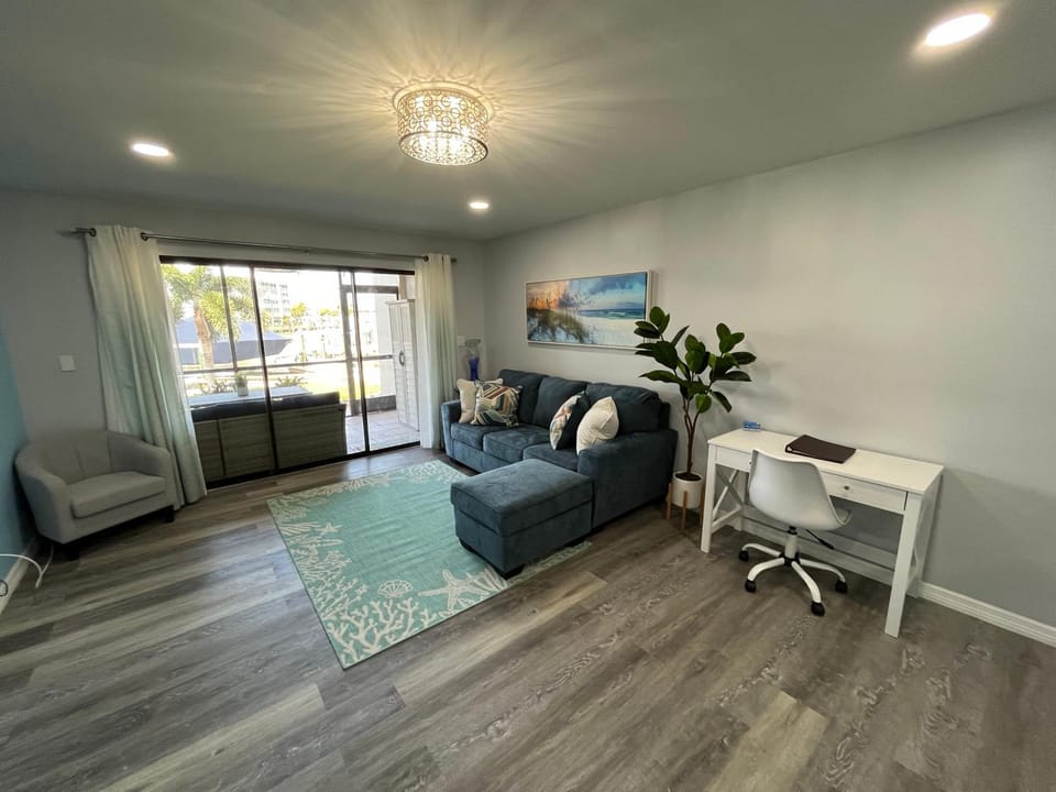 Luxury Beach Condo Located On The Bay In A Tropical Oasis!!! House in Estero Island