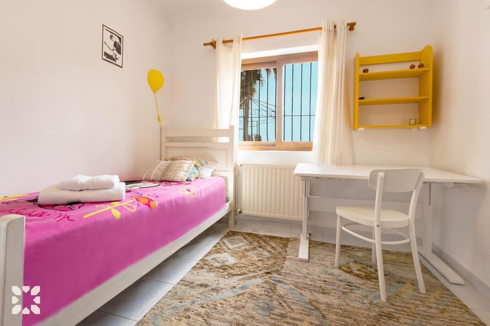 Bed, Photo of the whole room, Bedroom