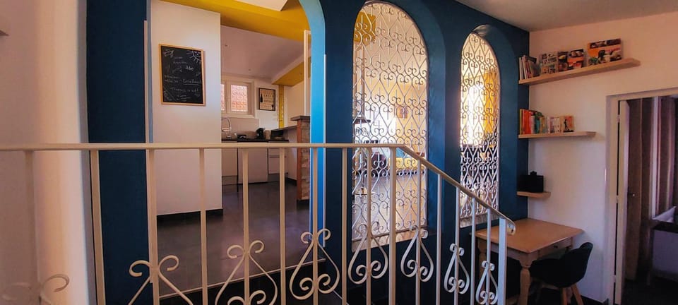 Kitchen or kitchenette, Seating area