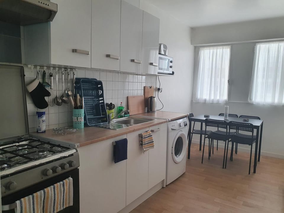 Communal kitchen, pet friendly, washing machine, kitchen, kitchen