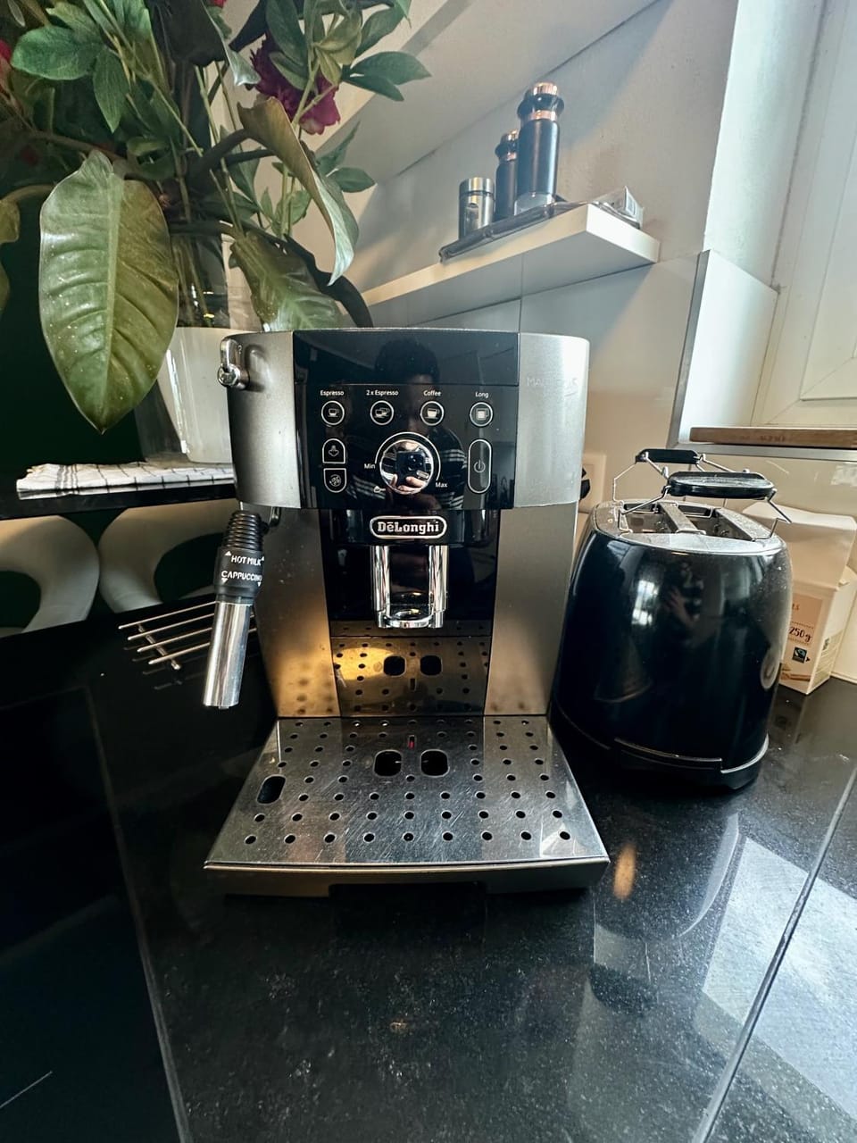 Coffee/tea facilities, toaster