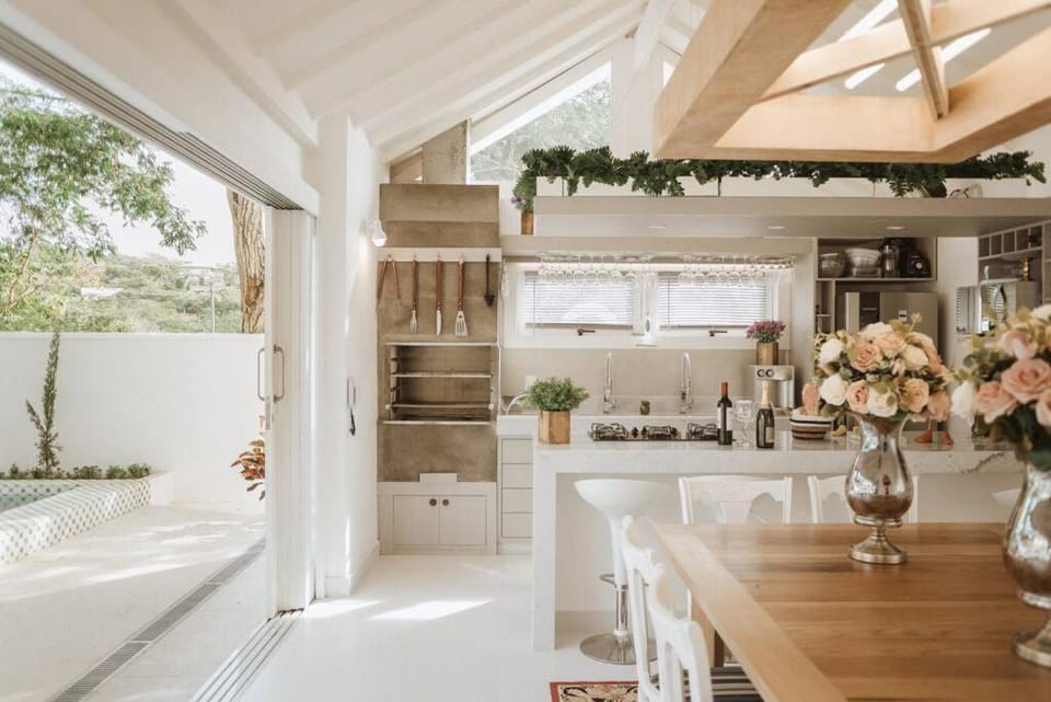 Casa Blanca Neoclassical Comfort, Búzios/RJ House in Armacao dos Buzios