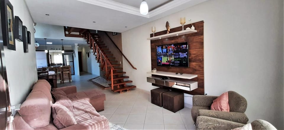 Communal lounge/ TV room, TV and multimedia, Living room, Decorative detail