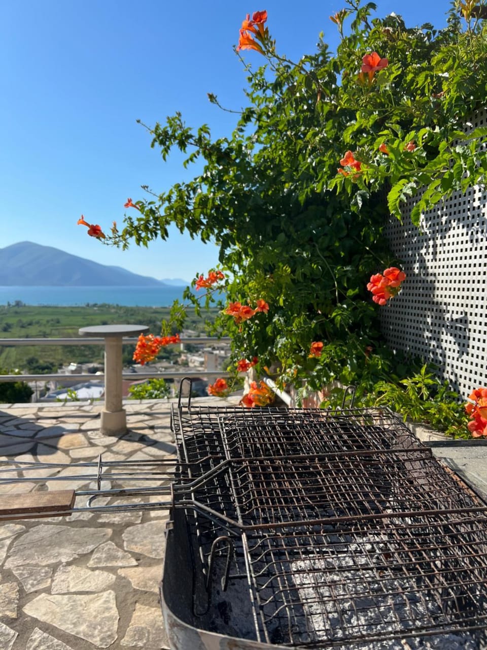 Day, Natural landscape, BBQ facilities, BBQ facilities, Mountain view
