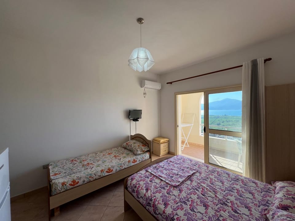 Bed, Natural landscape, Photo of the whole room, Bedroom