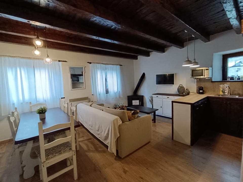 TV and multimedia, Dining area