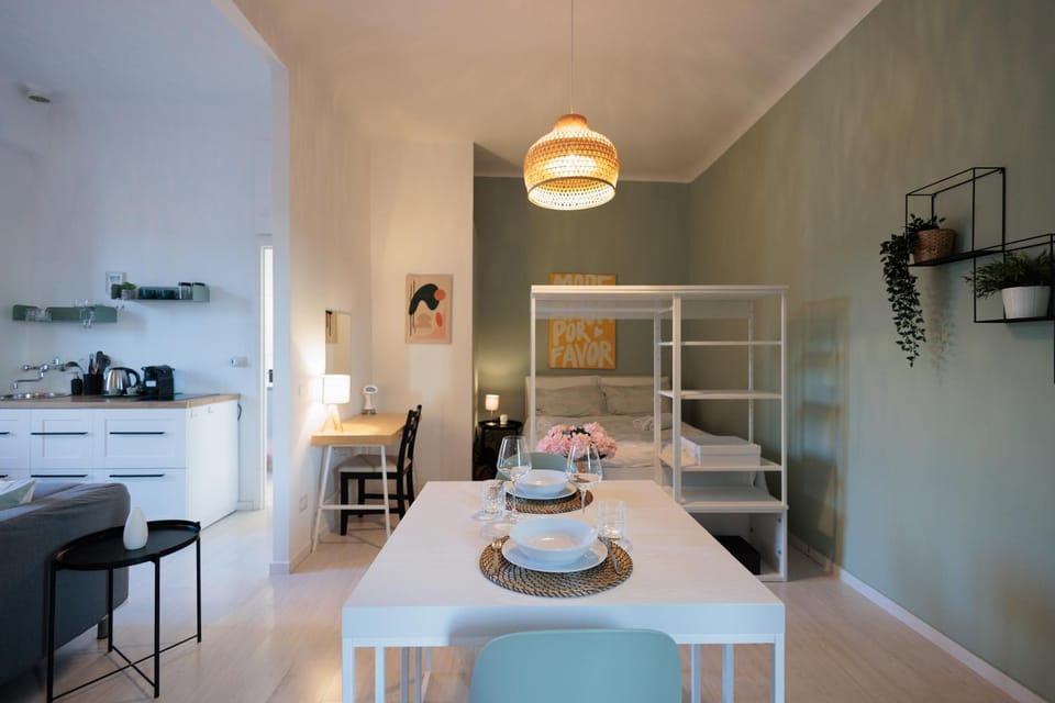 Urban House - Best View Navigli Milan Center - Restyled Apartment in Milan