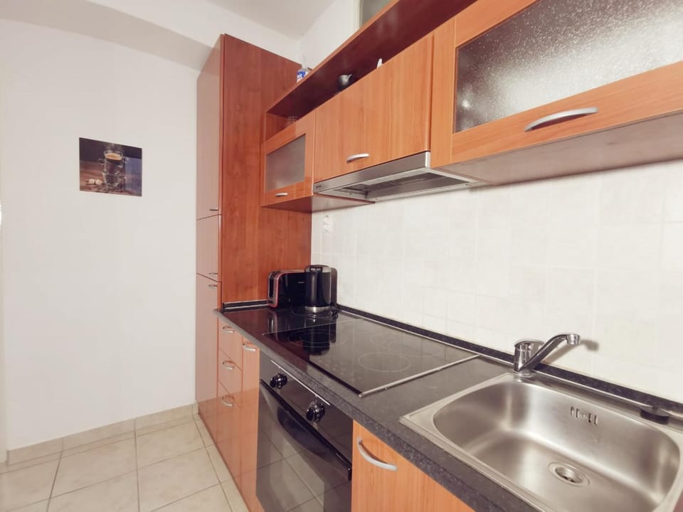 Kitchen or kitchenette, hair dresser, pet friendly, stove
