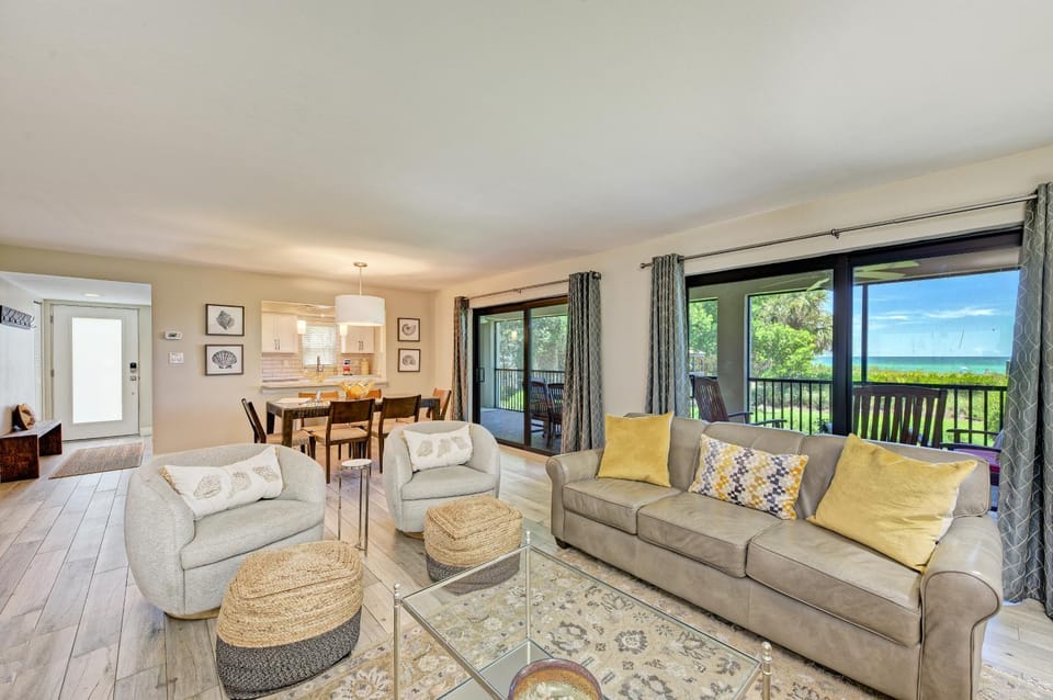 Sea Grape Inn 1- BEACHFRONT Property Apartment in Longboat Key