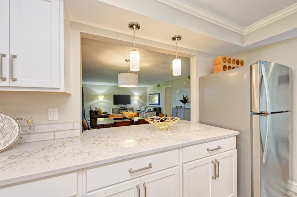 Sea Grape Inn 1- BEACHFRONT Property Apartment in Longboat Key