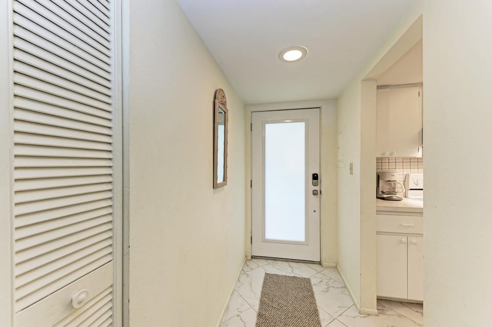 Sea Grape Inn 3 - BEACHFRONT Property Apartment in Longboat Key