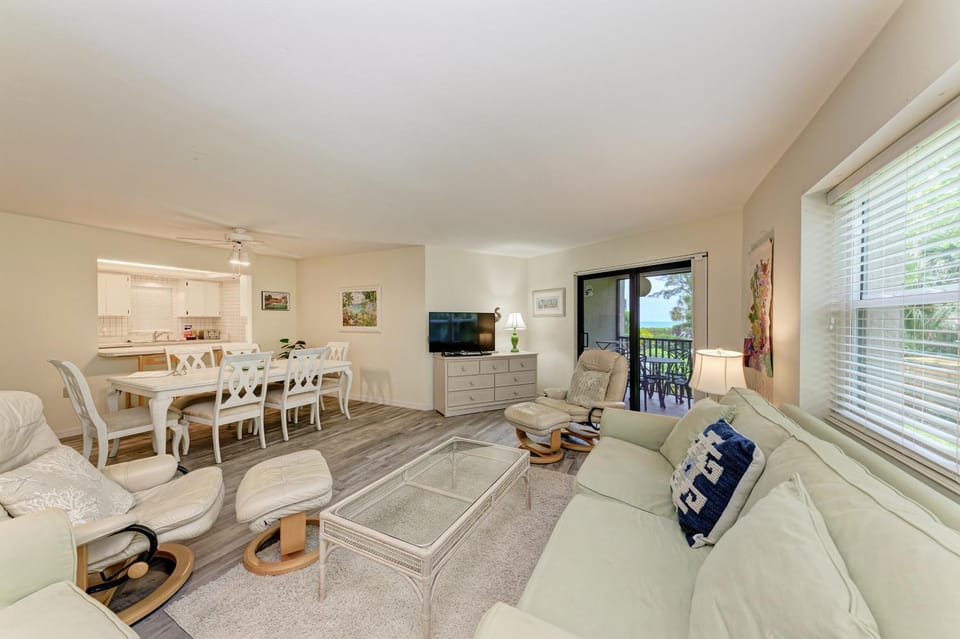 Sea Grape Inn 3 - BEACHFRONT Property Apartment in Longboat Key