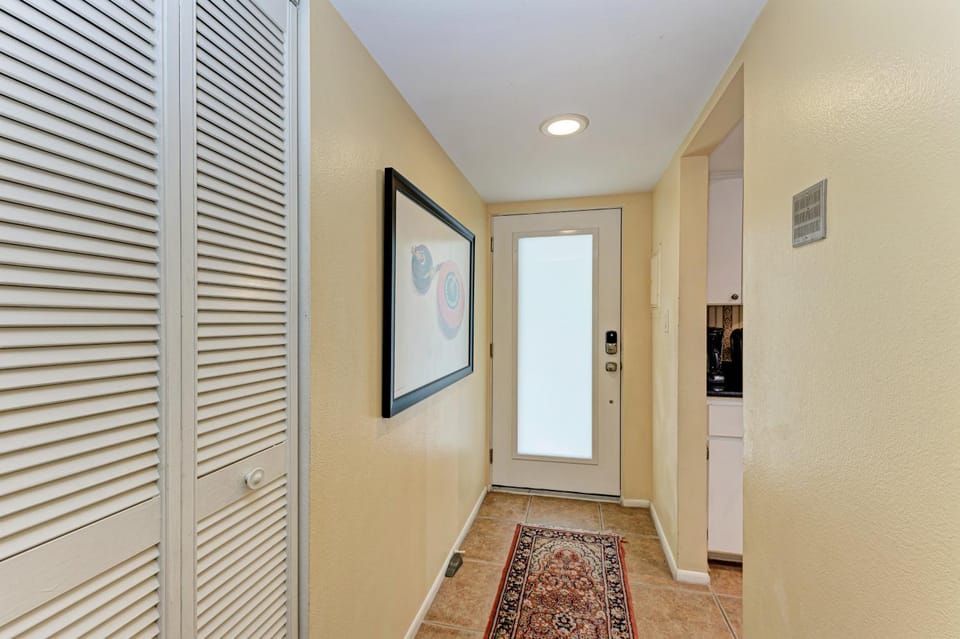 Sea Grape Inn 4- BEACHFRONT Property Apartment in Longboat Key