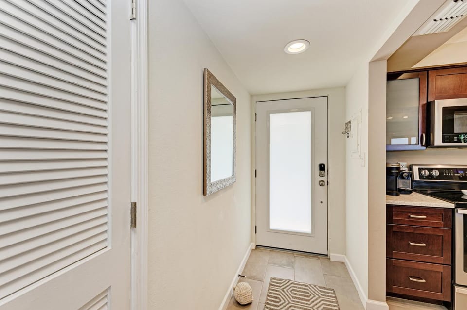 Sea Grape Inn 5- BEACHFRONT Property Apartment in Longboat Key