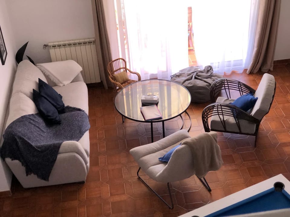 Communal lounge/ TV room