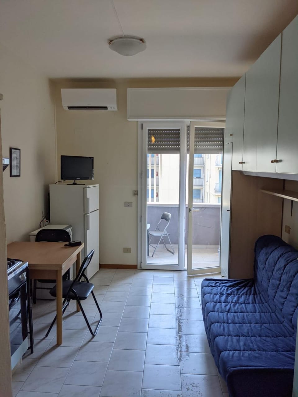 TV and multimedia, Balcony/Terrace, Kitchen or kitchenette, Living room, Photo of the whole room, Seating area, Dining area, air conditioner