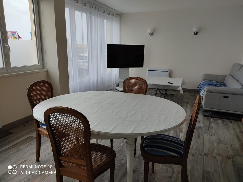 Au repos des baigneurs, appartement rez-de-chaussée, WIFI Apartment in Normandy