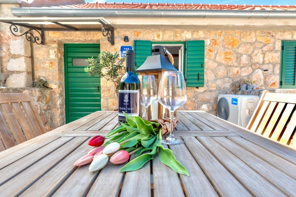 Day, Balcony/Terrace, Food and drinks, Dining area