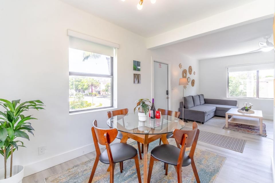 Living room, Dining area