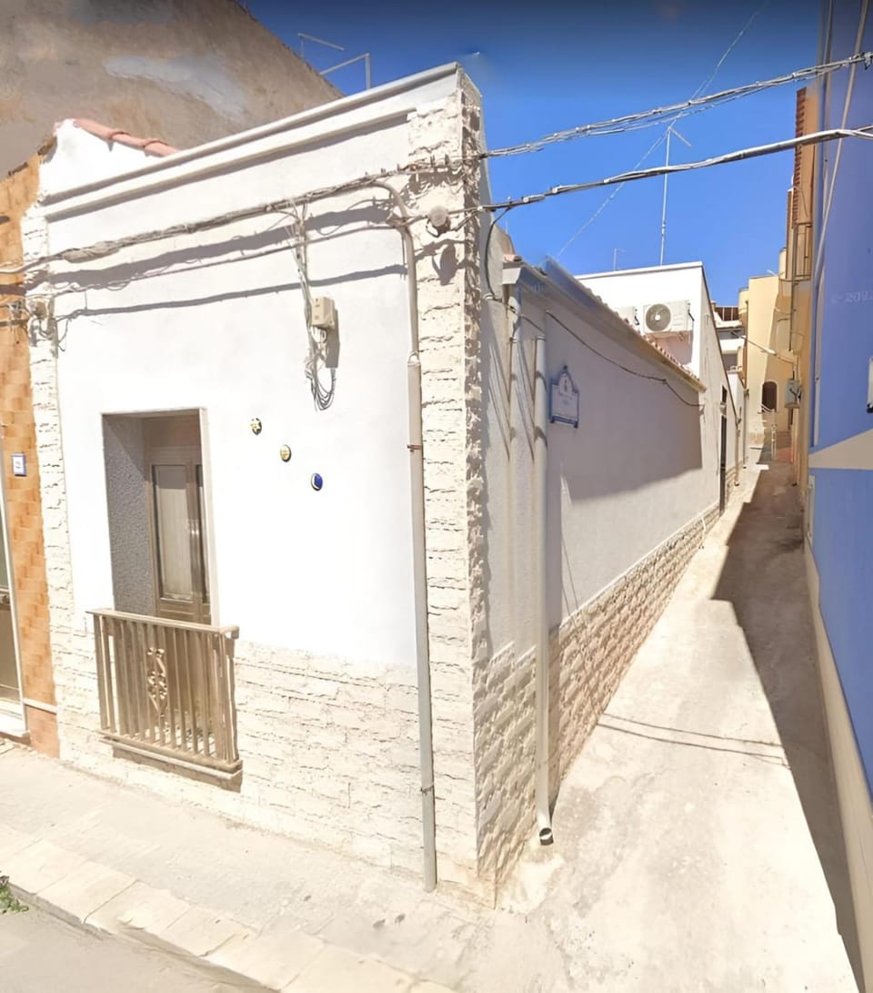 Property building, Day, Neighbourhood, Street view