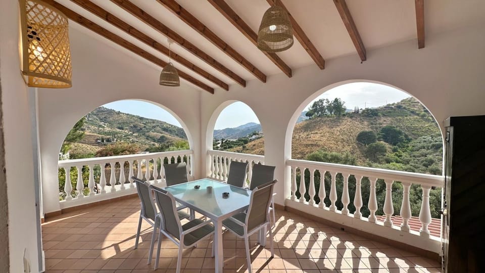 Facade/entrance, Balcony/Terrace, Evening entertainment