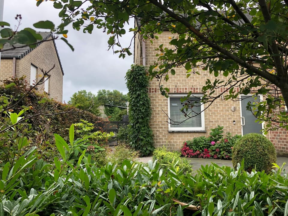 Property building, Facade/entrance, Internal: Not applicable to any particular room