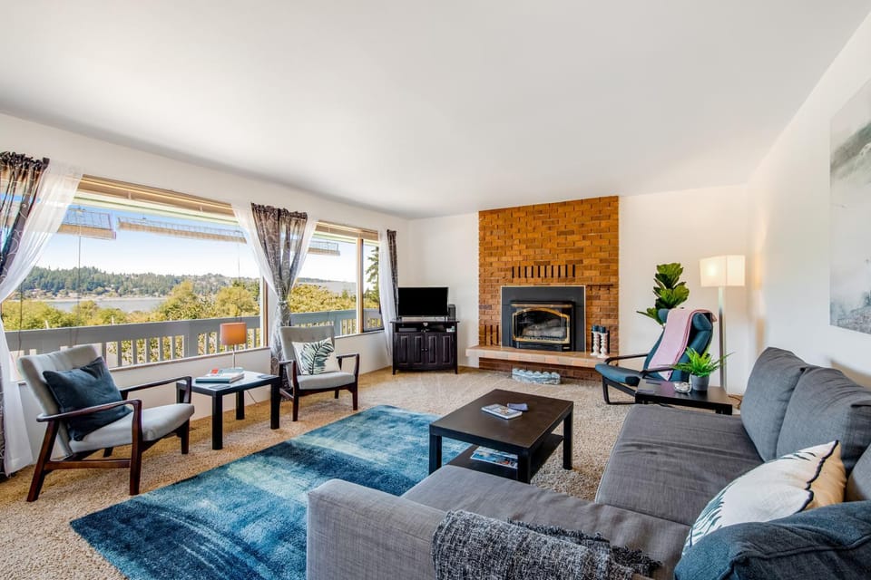 Home on Holmes House in Freeland