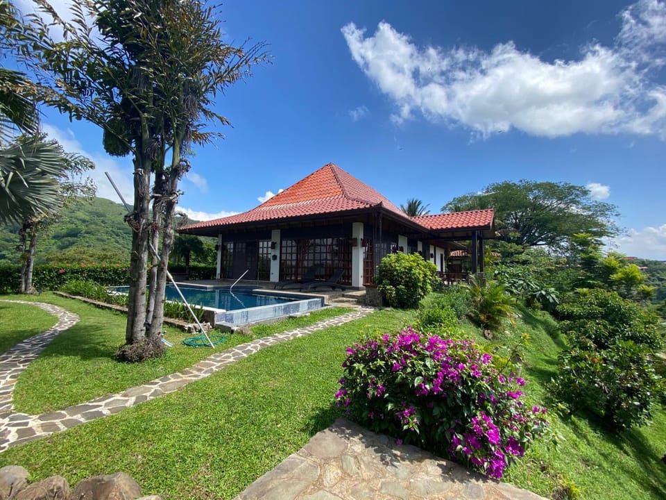 Tropical Balinese Villa Atenas Villa in Alajuela Province