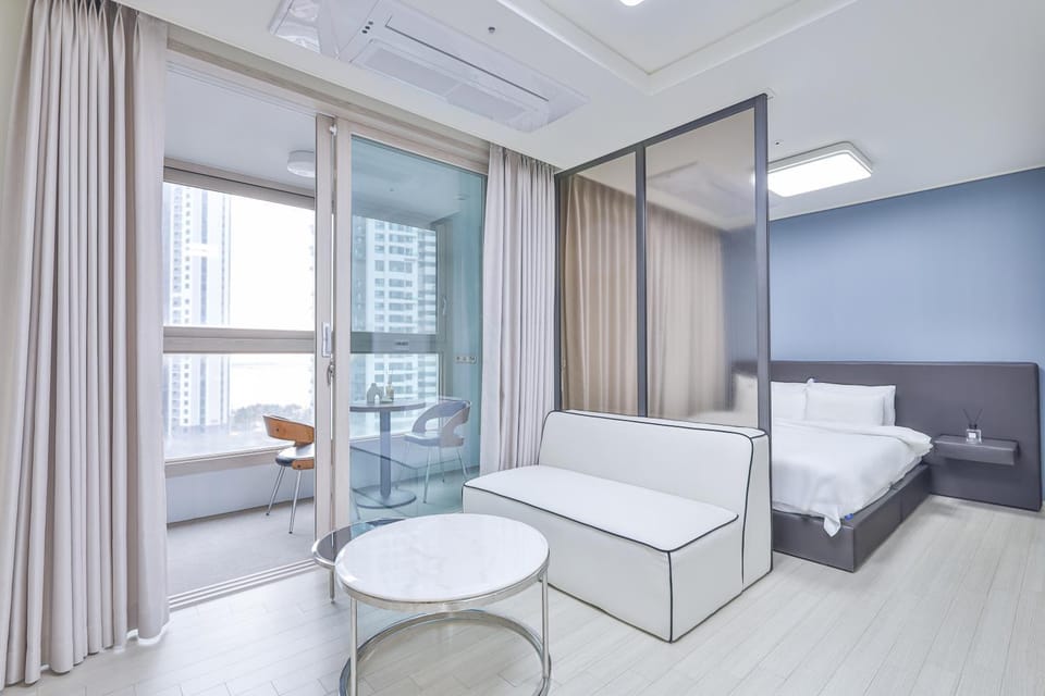Property building, People, Other, Photo of the whole room, Decorative detail, Decorative detail, Family, furniture, internet, washing machine, air conditioner