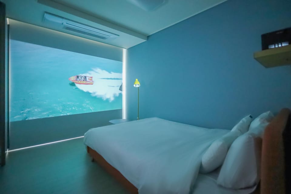 Property building, Bed, People, Photo of the whole room, Decorative detail, Decorative detail, Bedroom, Area and facilities