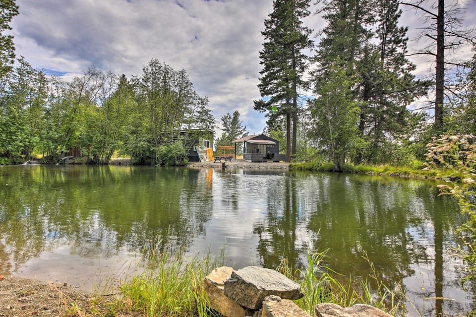 Eureka Tiny Home w/ Hot Tub & Community Beach! House in Idaho