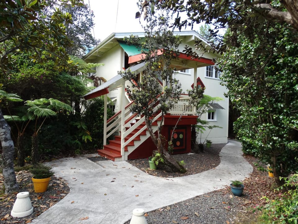 Property building, Facade/entrance, Garden