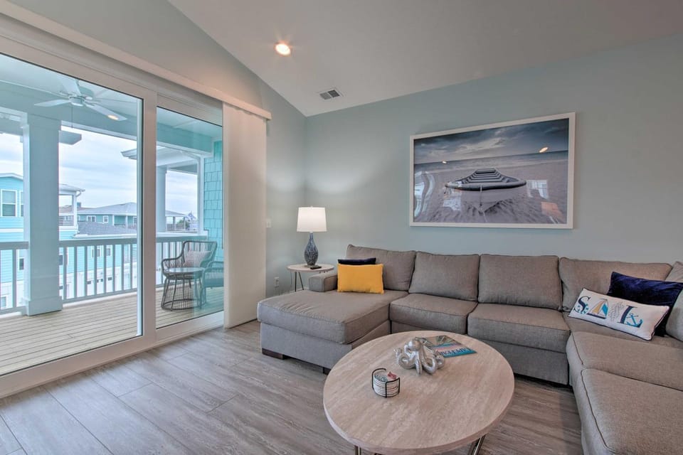 Luxury Townhouse w/ Ocean Views - Walk to Ocean! House in Kure Beach