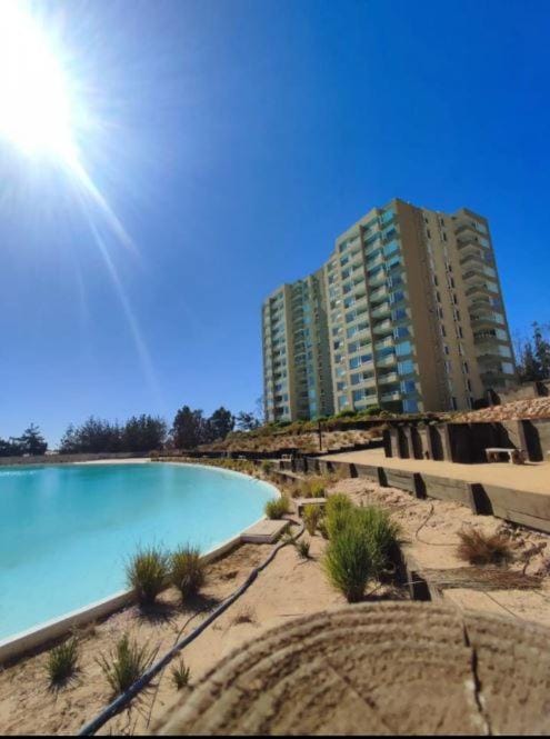 Maravilloso Depto 2D2B en Condominio LagunaMar con Vista Hermosa a la Laguna Estacionamiento y Piscina Apartment in Valparaíso Region