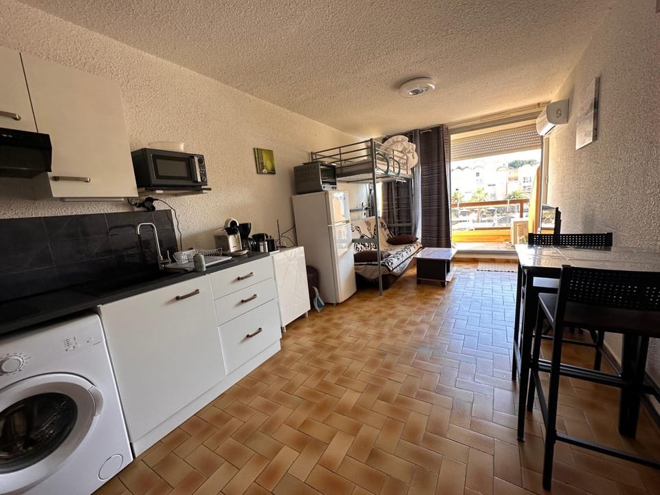 Appartement terrasse sur le port, piscine, tennis Apartment in Gruissan