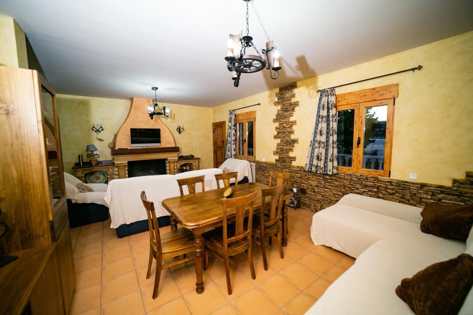 Communal lounge/ TV room, Lounge or bar, Dining area