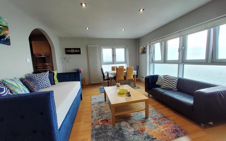 TV and multimedia, Living room, Photo of the whole room, Dining area, Sea view