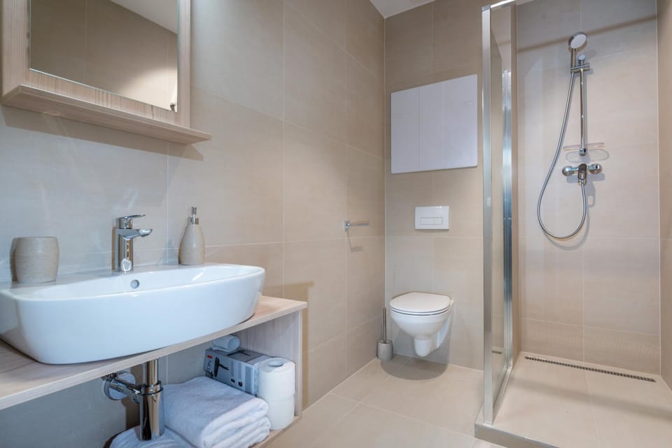 Shower, Toilet, Bathroom