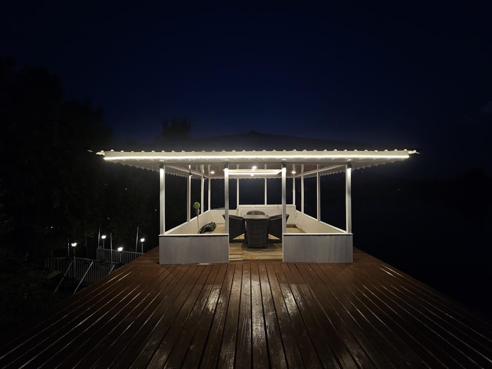 Dilshad Houseboats Hotel in India