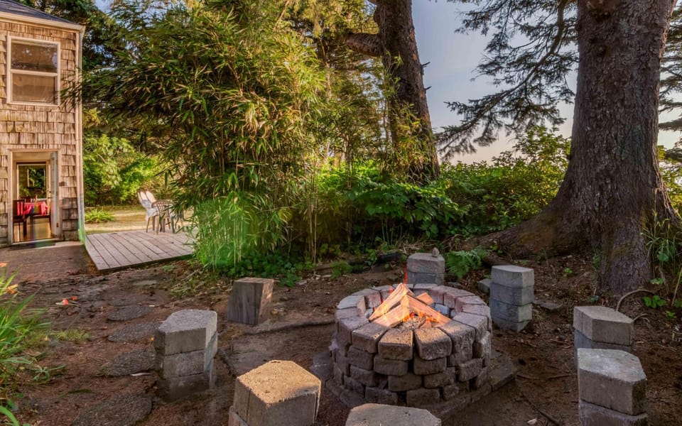 Agate Beach Oceanfront Suite B House in Newport