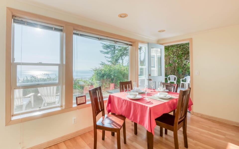 Agate Beach Oceanfront Suite B House in Newport