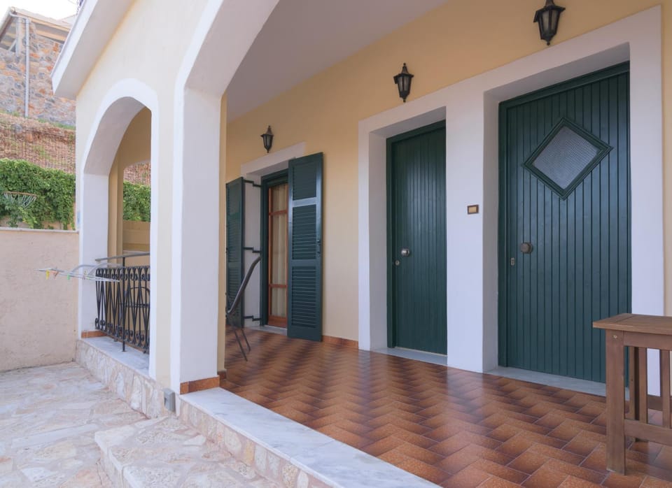 Patio, Facade/entrance, Balcony/Terrace